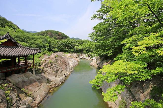 경남 함양 화림동계곡의 백미로 꼽히는 거연정 / 한국관광공사 제공