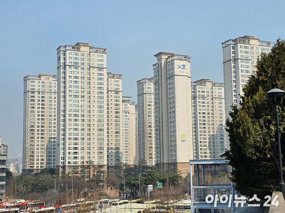 서울 서초구 반포동 일원 아파트 단지 전경. [사진=김서온 기자]