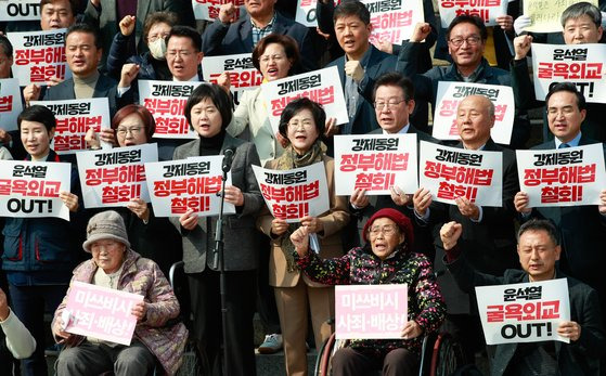 양금덕 할머니 등 일부 강제징용 피해자들은 정부의 제3자 변제안 발표 이후 줄곧 이를 거부하겠다는 입장을 강조했다. 뉴스1