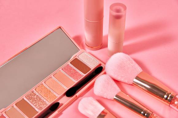 국내 대표 화장품 기업인 LG생활건강과 한국콜마의 전망이 엇갈린다. /사진=이미지투데이