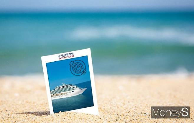 롯데관광개발이 일본을 오가는 크루주 여행을 3년 8개월 만에 재개했다. /그래픽=강지호 기자