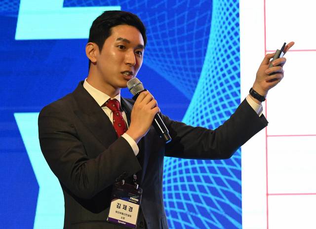 김제경 투미부동산컨설팅 소장이 5일 서울 중구 롯데호텔에서 열린 '서울경제 머니트렌드 2023'에서 2023 주목할 재개발 TOP3를 주제로 강연하고 있다. 오승현 기자 2023.07.05