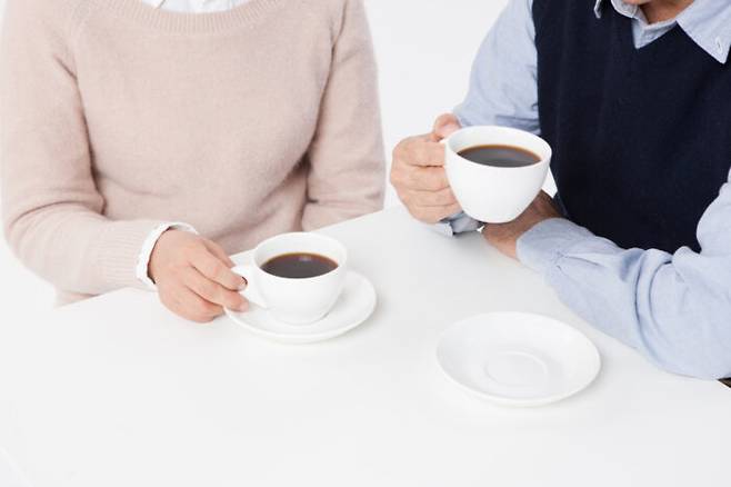 사소한 습관도 누적되면 중년 건강에 악영향을 끼치게 된다. [사진=클립아트코리아]
