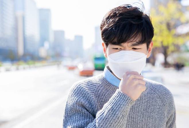 최근 20대서 천식이 크게 늘고 있다. 알레르기 비염과 아토피 피부염의 증가세와 연관이 있는 것으로 추정된다.