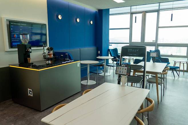 넥스트페이먼츠 연구소에 마련된 스마트 상점 기술 쇼룸