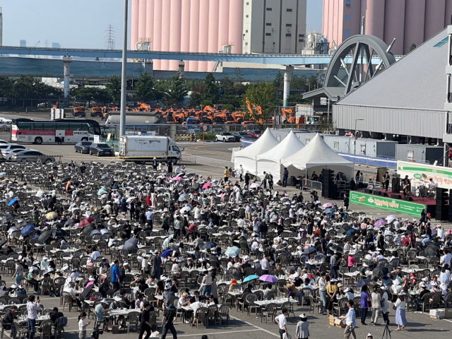 지난 달 15일 인천항 내항 8부두 상상플랫폼에서 열린 '1883 인천맥강 파티' 전경. 사진제공=인천시