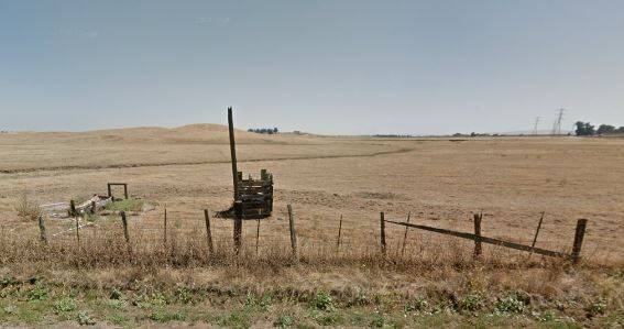 캘리포니아주 트래비스 공군기지 인근의 목초지 / 사진=구글 지도 갈무리