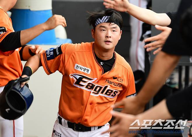 3회말 무사 1루에서 이진영 적시타 때 득점에 성공한 이도윤. 대전=최문영 기자deer@sportschosun.com