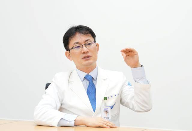 김세중 분당서울대병원 신장내과 교수는 "만성콩팥병 환자의 절반 정도가 적절한 치료 시기를 놓쳐 요독증 등으로 응급 투석을 받아야 했다"고 했다. 분당서울대병원 제공