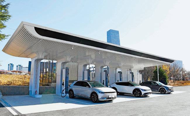 대전 유성구 국립중앙과학관에 설치된 현대자동차그룹의 전기차 급속충전소 이피트(E-pit). [현대자동차그룹 제공]