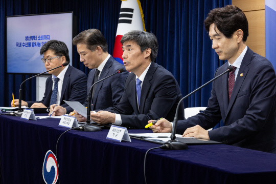 박구연 국무조정실 1차장이 6일 오전 서울 종로구 정부서울청사에서 일일 브리핑을 진행하고 있다. 사진=연합뉴스