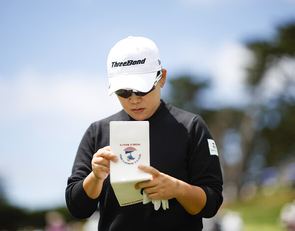 2023년 미국여자프로골프(LPGA) 투어 메이저대회 제78회 US여자오픈에서 준우승한 신지애 프로가 최종라운드에서 경기하는 모습이다. 사진제공=USGA/James Gilbert