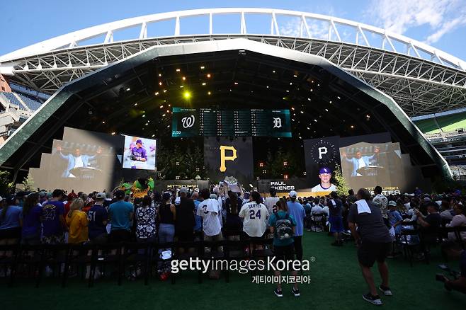 피츠버그 파이리츠가 2023 MLB 신인 드래프트 전체 1순위로 지명권을 행사하는 모습. 게티이미지