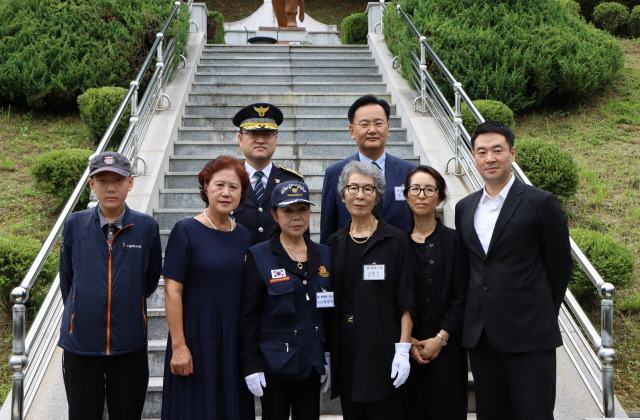 ▲ 영월경찰서(서장 정대이)가 지난 8일 영월 산솔면 호국경찰전적비에서 제73주년 영월 녹전전투 순국경찰관 추념제전을 개최했다.