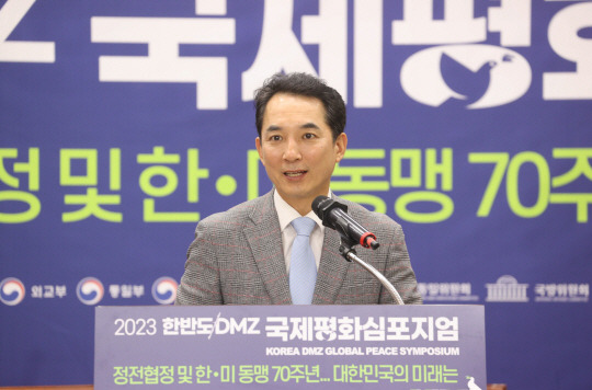 박민식 국가보훈부 장관이 6일 서울 영등포구 국회도서관 소회의실에서 열린 2023 한반도 DMZ 국제평화 심포지엄에 참석하여 기조연설을 하고 있다. 국가보훈부 제공