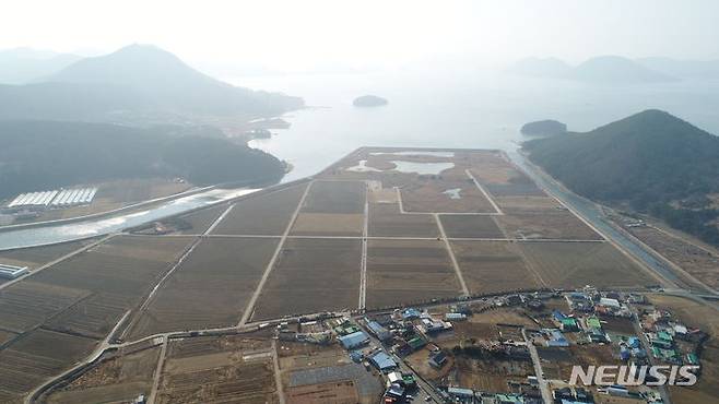 [거제=뉴시스] 신정철 기자= 거제시가 산림청, 경상남도와 협력하여 한·아세안 국가정원 조성사업이 기획재정부 예비타당성 조사 대상사업에 선정될 수 있도록 행정 역량을 집중하고 있다고 10일 밝혔다.사진은 한·아세안 국가정원 조성사업 예정부자 전경.(사진=뉴시스DB).2023.07.10. sin@newsis.com