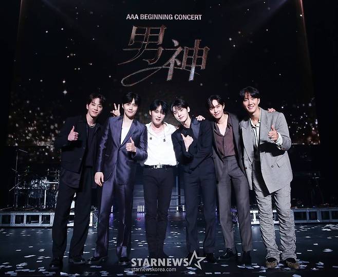 배우 이준영(왼쪽부터), 김선호, 김재중, 황민현, 김영대, 박건일이 8일 오후 일본 요코하마 피아 아레나 MM에서 열린 스타뉴스 주최 '2023 Asia Artist Awards(2023 아시아 아티스트 어워즈, 이하 '2023 AAA') 비기닝 콘서트 '男神(남신)'에서 포즈를 취하고 있다.  '2023 AAA' 비기닝 콘서트 男神'에 참석한 5인의 남신들인 김재중, 김선호, 황민현, 이준영, 김영대는 2시간 30분 동안 환상적인 무대들을 선보였다. 2023.07.08 /사진=김창현 기자 chmt@