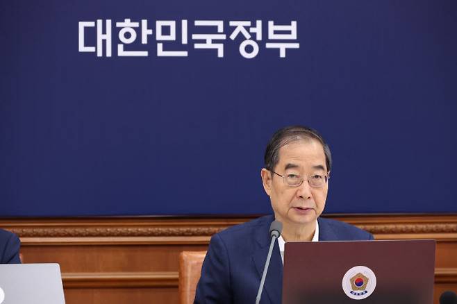 한덕수 국무총리가 11일 정부서울청사에서 열린 국무회의에 참석해 발언하고 있다. (사진 = 연합뉴스)