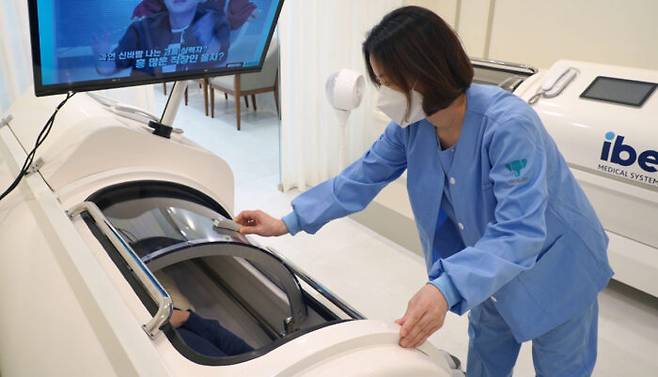 하나이비인후과 병원 부설 H리버스에이징 센터의 고압산소치료실(HBOT). [사진=H리버스에이징센터]