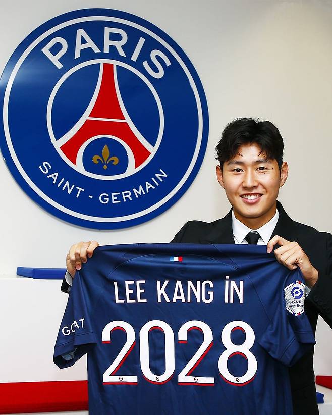 파리 생제르맹(PSG)에 입단한 이강인. (PSG 페이스북 캡처)