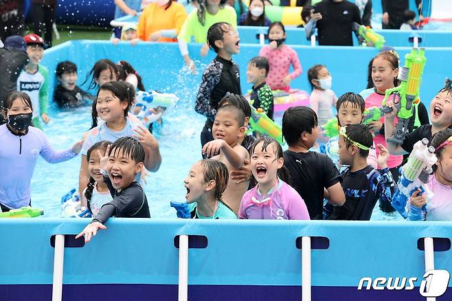 전북 임실군은 오는 15일부터 8월6일까지 임실치즈테마파크 장미원 이벤트 광장에서 '2023 임실 아쿠아페스티벌'을 개최한다.(임실군 제공)2023.7.11/뉴스1