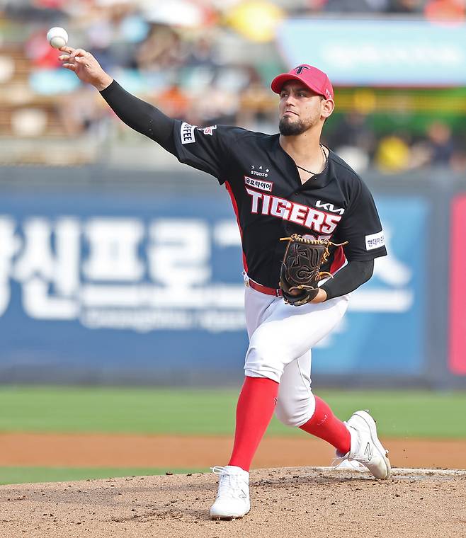 KIA의 새 외국인 투수 마리오 산체스가 9일 수원KT위즈파크에서 열린 2023 KBO리그 KT전에서 역투하고 있다. 사진 | KIA 타이거즈