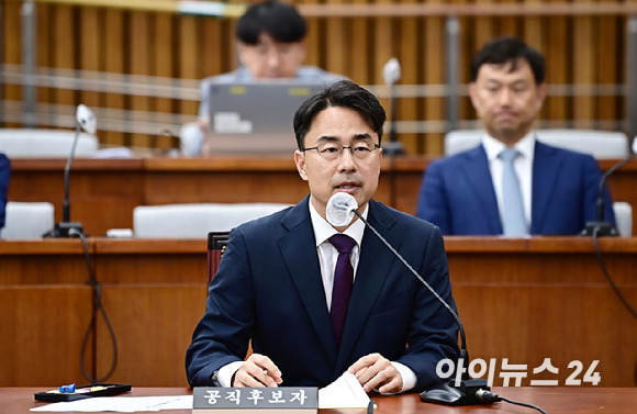 권영준 대법관 후보자가 11일 국회에서 열린 인사청문회에서 발언을 하고 있다. [사진=곽영래 기자]