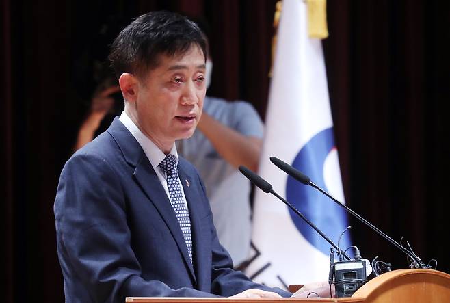 김주현 금융위원장이 작년 7월 서울 종로구 정부서울청사 별관에서 열린 취임식에서 금산분리 규제 완화를 시사하는 발언을 하고 있다./뉴스1