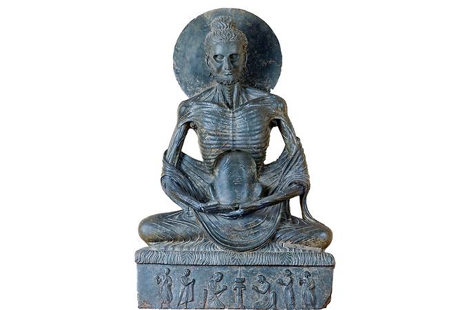 Our national religion is islam, but a lot of Buddhist culture remains. The ‘Statue of Penance of Siddhartha’ in the Lahore Museum is a very important Buddha statue for Buddhists.