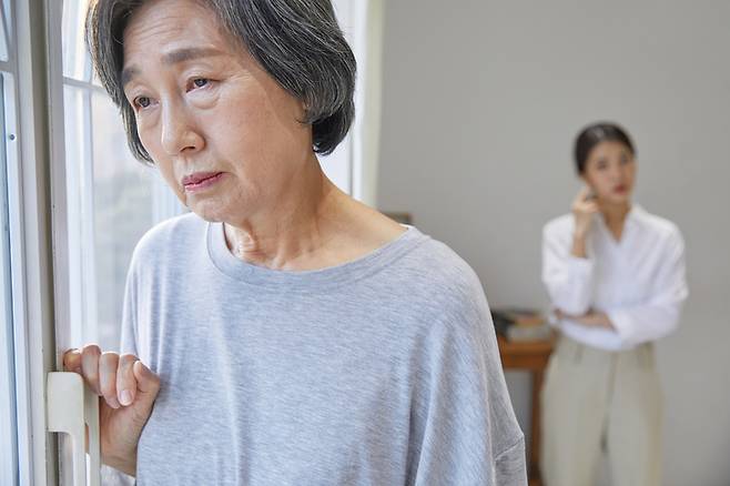 치매는 서서히 진행되기 때문에 그 전조 증상을 미리 파악하는 것이 중요하다. [사진= 게티이미지뱅크]