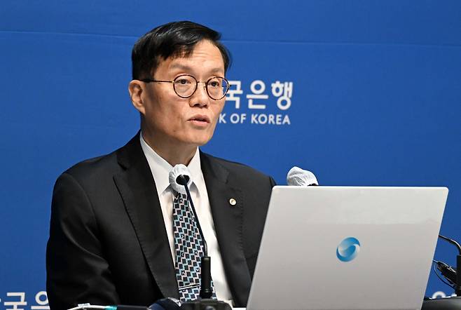 이창용 한국은행 총재가 13일 서울 중구 한국은행에서 열린 7월 금융통화위원회 금리 결정에 대한 기자간담회에서 발언하고 있다. 연합뉴스