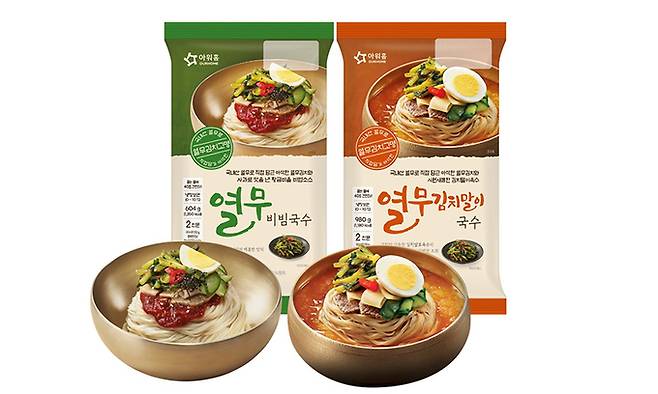 아워홈의 ‘열무 김치말이국수’와 ‘열무 비빔국수’. 아워홈 제공