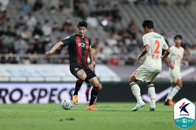 기성용(왼쪽). /사진=한국프로축구연맹