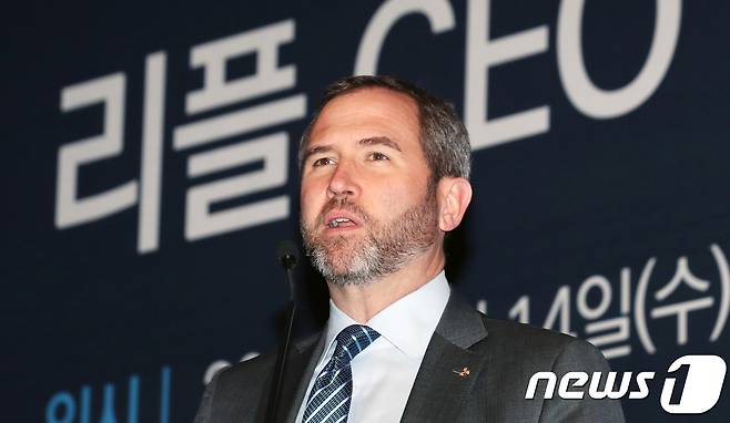 브래드 갈링하우스(Brad Garlinghouse) 암호화폐 ‘리플’ 최고경영자(CEO)가 14일 오후 서울 영등포구 여의도 콘래드호텔에서 열린 기자간담회에서 인사말을 하고 있다. 이번 간담회에서 갈링하우스 CEO는 리플의 사업전략과 금융권 기술혁신 분야의 성과에 대해 설명했다. 2018.3.14/뉴스1 ⓒ News1 황기선 기자