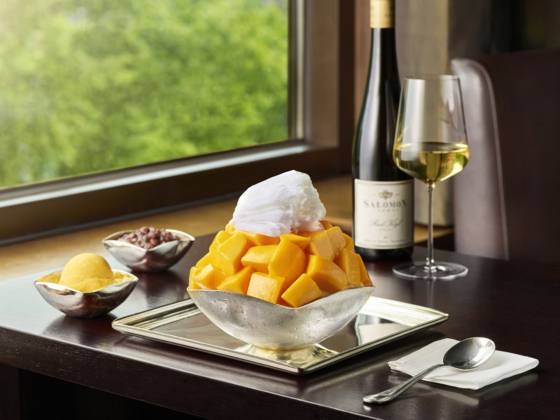 The Shilla Seoul in Jung District, central Seoul, serves Jeju Apple Mango Bingsu for 98,000 won ($76.9) until Aug. 31st. [THE SHILLA SEOUL]