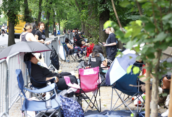 Fans queuing for Jungkook's appearance at the GMA 2023 Summer Concert Series in New York [UPI/YONHAP]