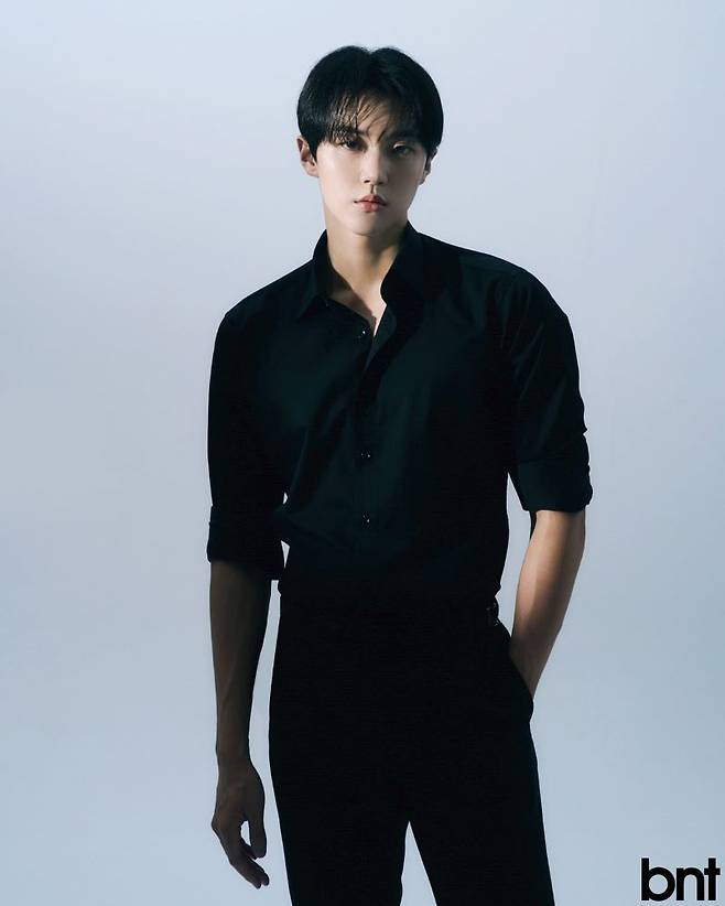As Kim Yoon-soo , a love catcher in Bali, the actor is in full swing...