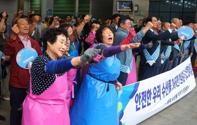 "수산물 안전" 외치는 자갈치 시장 상인들 [손형주 기자]