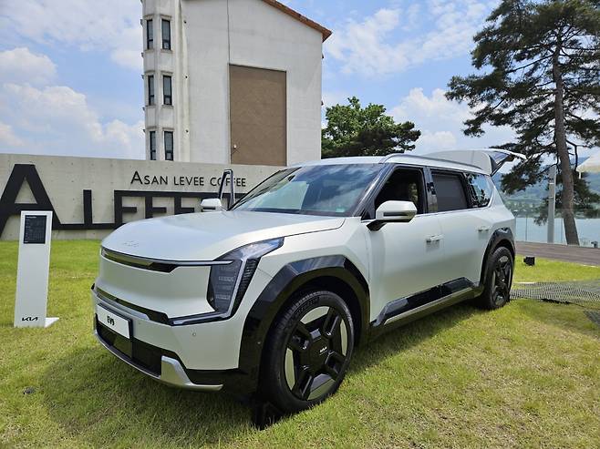 국내 첫 3열 대형 전기 SUV 기아 ‘EV9’. [김지윤 기자]