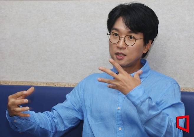 "지금도 마음상태는 아웃사이더"라고 말하는 가수 박창근. 사진=허영한 기자 younghan@
