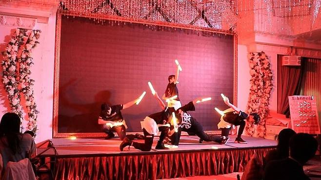 일본 오타게 안무 그룹 'Evolution N'의 공연 사진.(사진출처=Evolution N 페이스북)