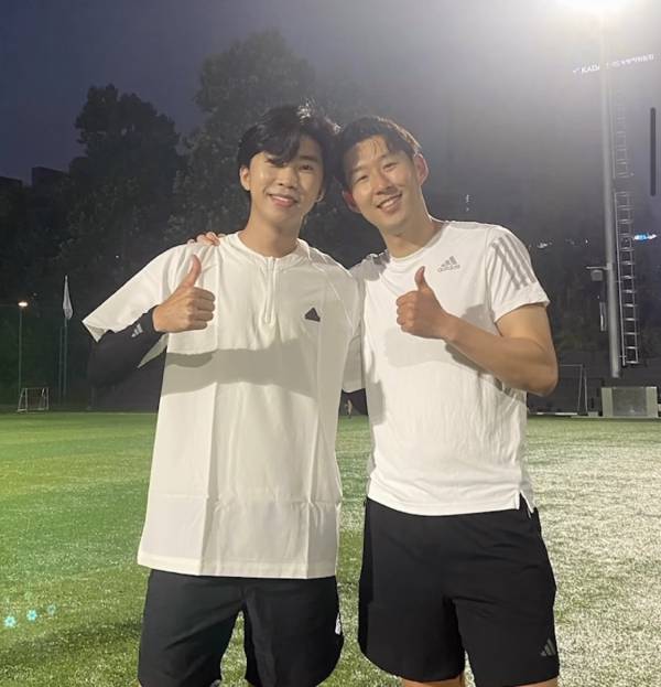 가수 임영웅(왼쪽)과 손흥민.&nbsp; 사진=고알레 SNS
