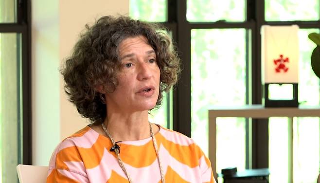 다프나 주르 (한국이름: 주다희)미국 스탠퍼드대 동아시아 언어문화학부 교수/‘숲속의 호수’ 촌장  (사진: KBS 화면)