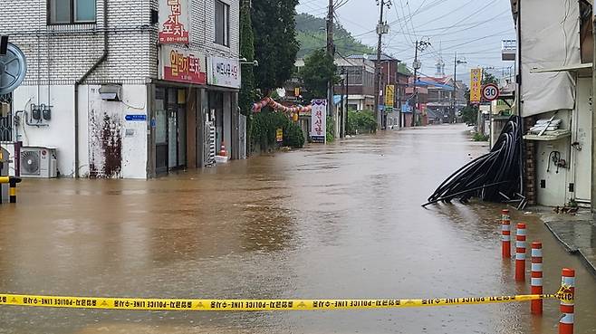 지난 15일 충남 공주시 옥룡동 일원이 침수된 모습. 충남 공주시 제공