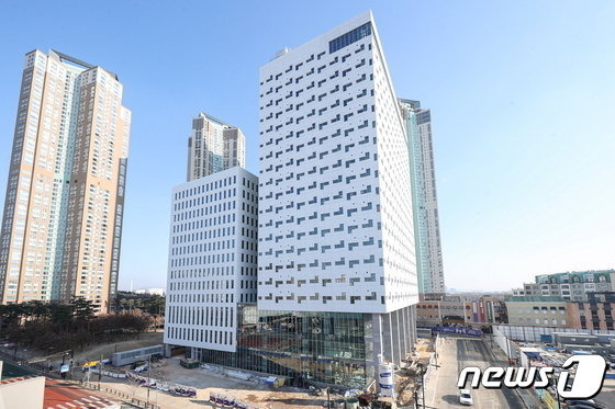 고양시가 시청사 이전을 추진 중인 백석동 요진 업무빌딩.