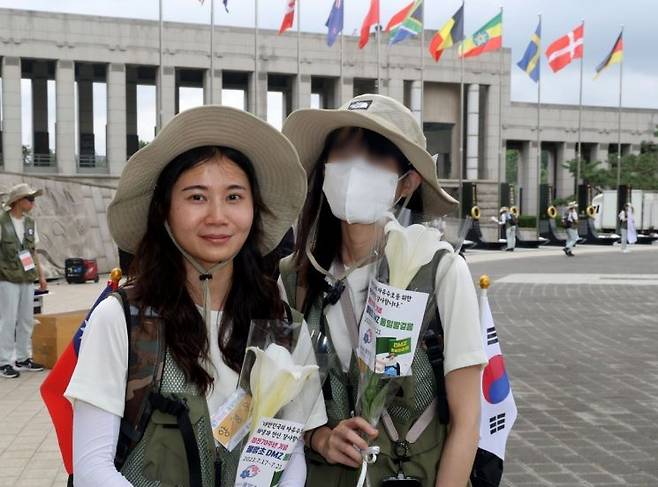 정전 70주년 기념 6.25 참전국 출신 대학생들과 함께 하는 '2023 DMZ 통일발걸음' 에 참가하는 양정운씨(왼쪽) 등 2명의 대만 대학생. 사진=허영한 기자 younghan@