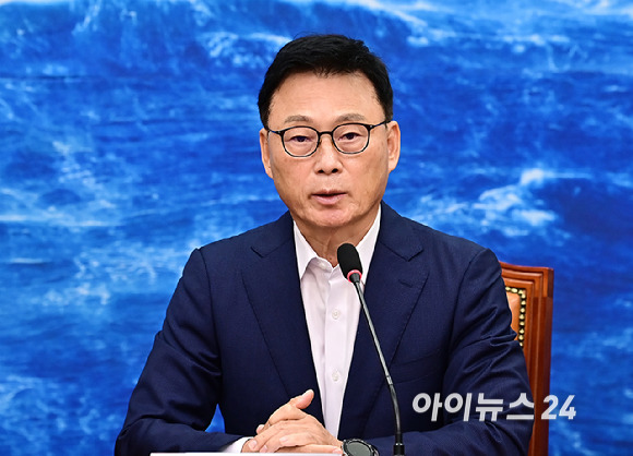 박광온 더불어민주당 원내대표가 17일 오전 서울 여의도 국회에서 열린 최고위원회의에서 발언을 하고 있다. [사진=곽영래 기자]