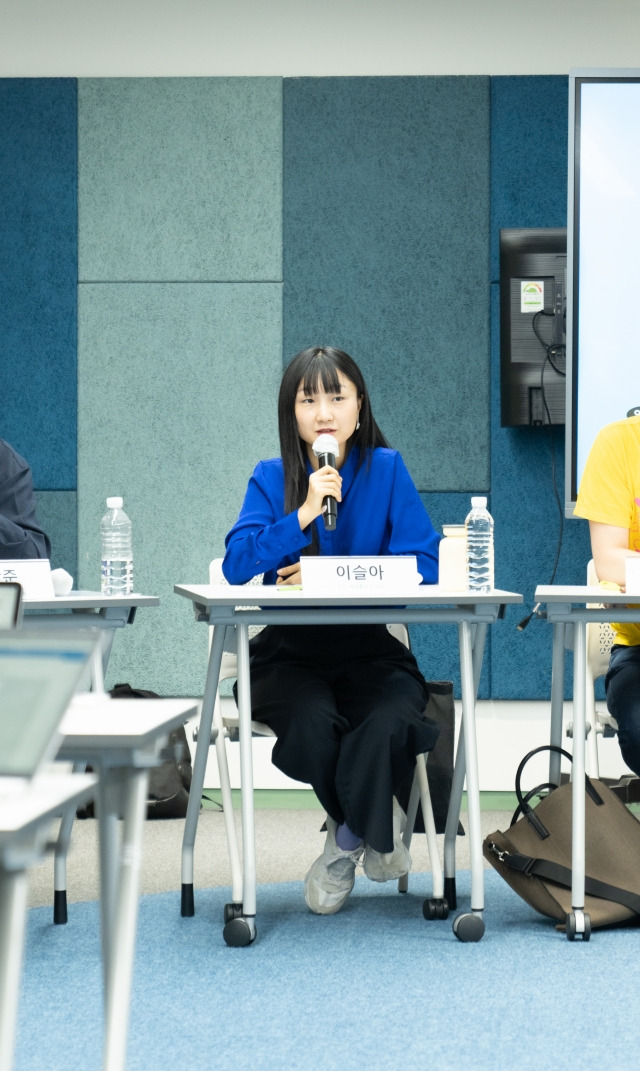 이슬아 작가가 17일 열린 긴급 좌담회 '마포구 책문화를 지켜 주세요!'에서 발언하고 있다. 플랫폼P입주자협의회 제공