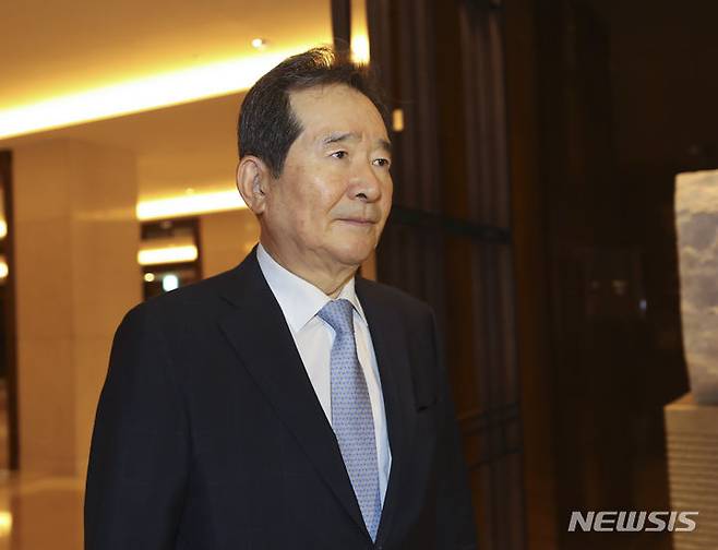 [서울=뉴시스] 김근수 기자 = 정세균 전 국회의장이 17일 오전 서울 중구 웨스틴 조선 서울에서 열린 '11인 원로회' 발족식 참석하고 있다. 2023.07.17. ks@newsis.com