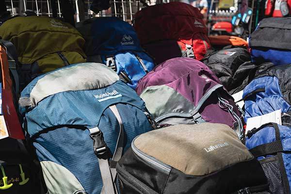 동묘에서는 시중에서 구할 수 없는 등산배낭들을 숱하게 볼 수 있다.